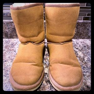 Ugg short boots size9